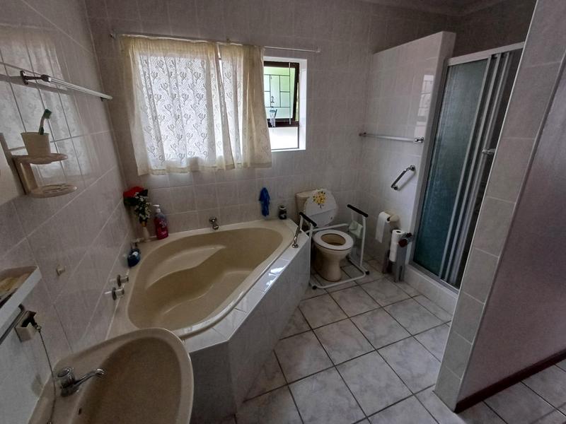 3 Bedroom Property for Sale in Fraaiuitsig Western Cape